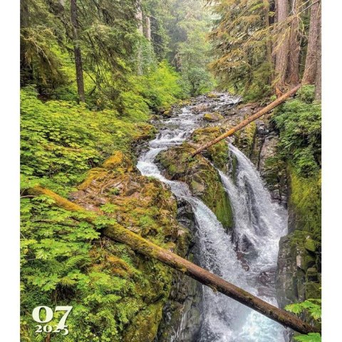 Kalendarz ścienny WODOSPADY ŚWIATA WIELOPLANSZOWY 12K 320mm x 470mm Lucrum (RW12)