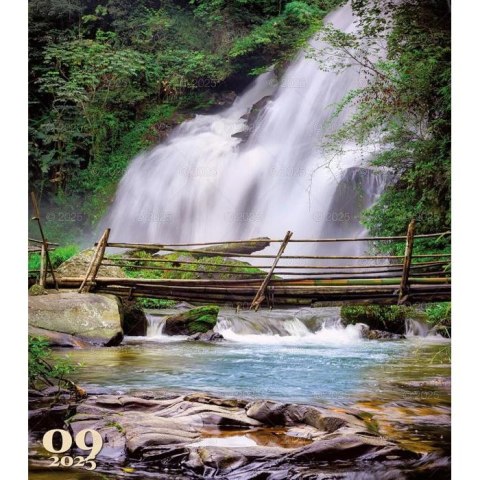 Kalendarz ścienny WODOSPADY ŚWIATA WIELOPLANSZOWY 12K 320mm x 470mm Lucrum (RW12)